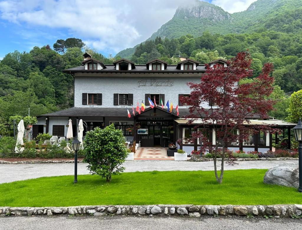 Hotel Al Verde แมนเดลโล เดล ลาริโอ ภายนอก รูปภาพ