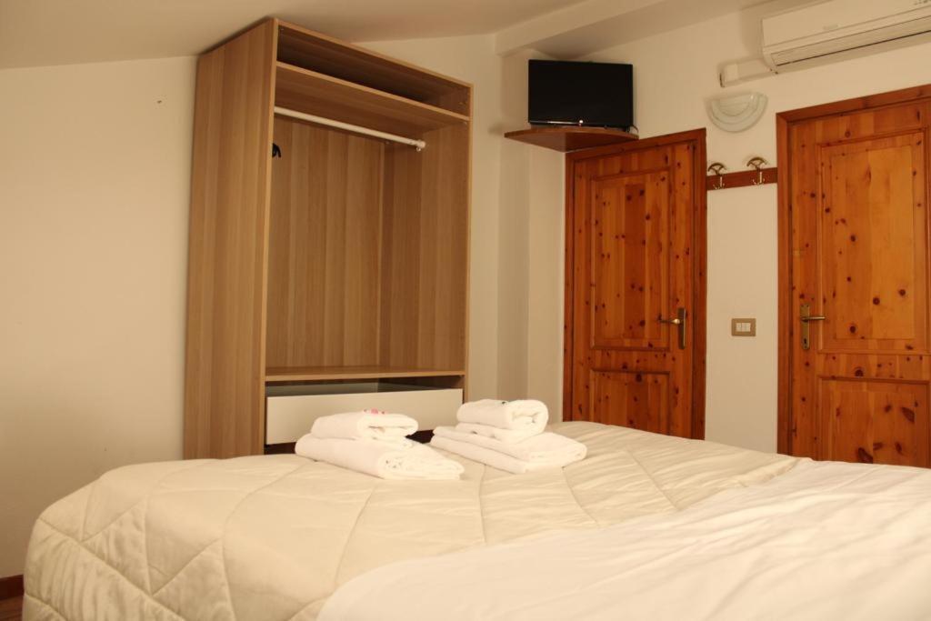 Hotel Al Verde แมนเดลโล เดล ลาริโอ ภายนอก รูปภาพ