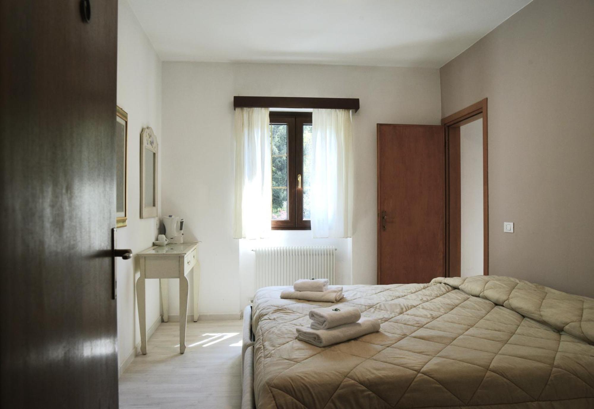 Hotel Al Verde แมนเดลโล เดล ลาริโอ ภายนอก รูปภาพ