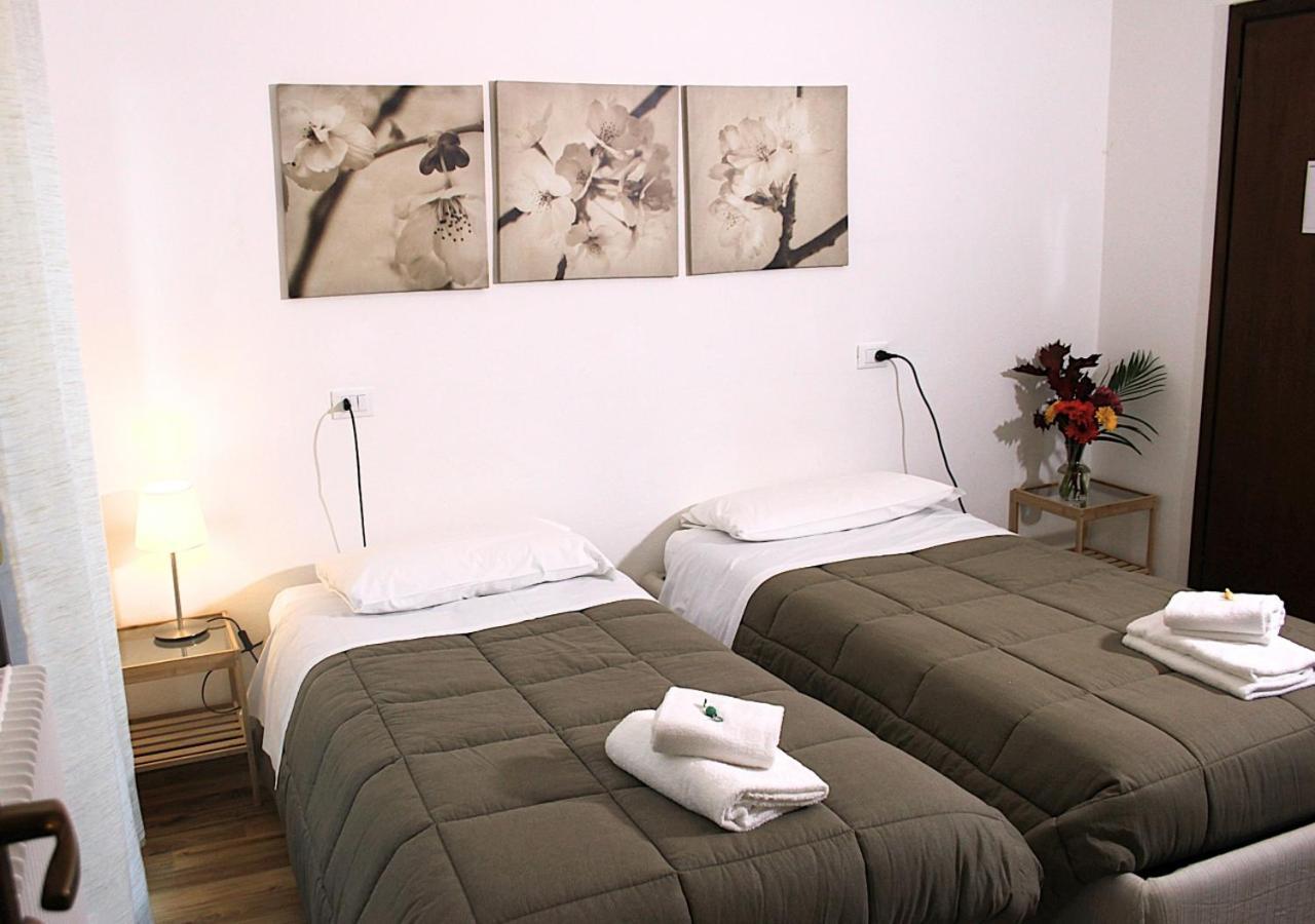 Hotel Al Verde แมนเดลโล เดล ลาริโอ ภายนอก รูปภาพ